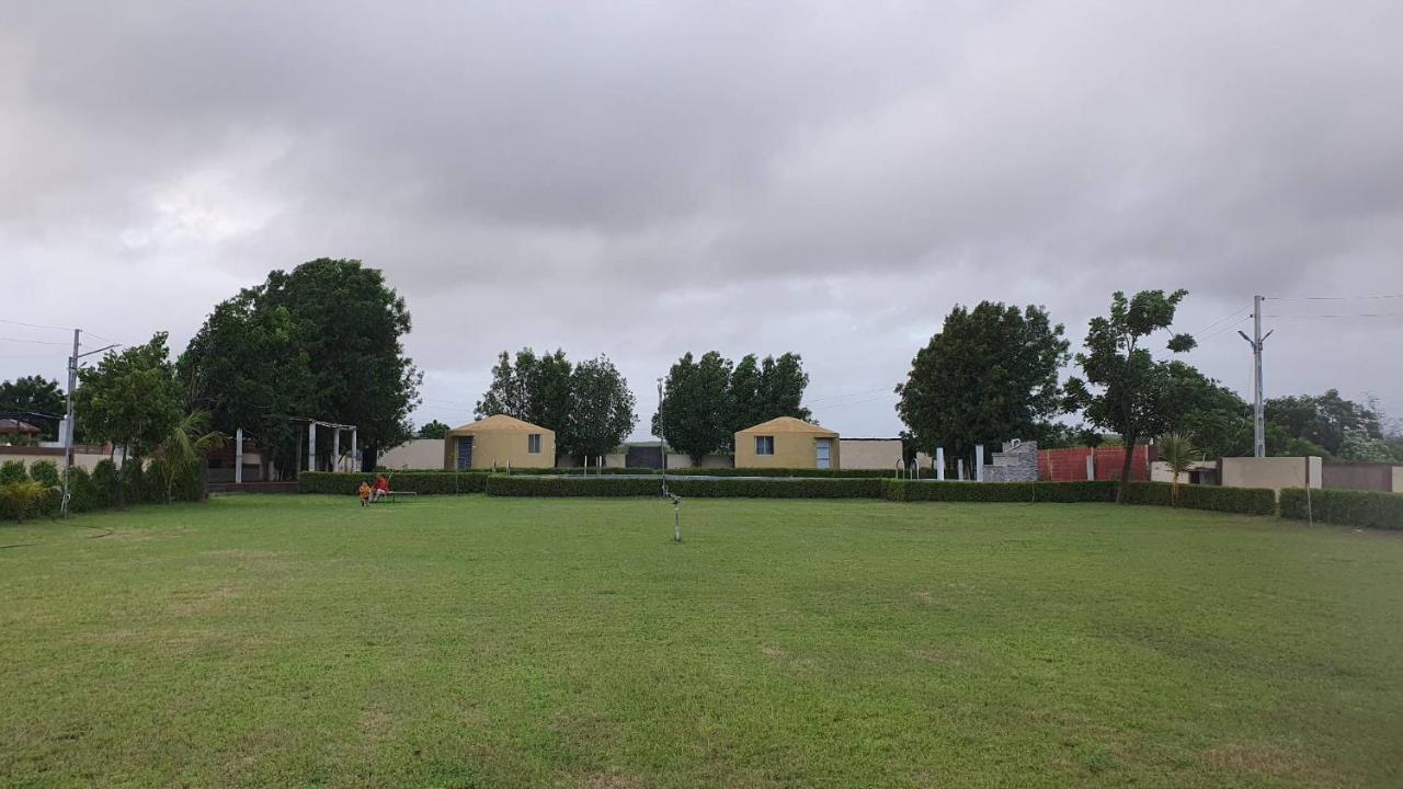 Вилла Krishna Farm & Forest Бхудж Экстерьер фото